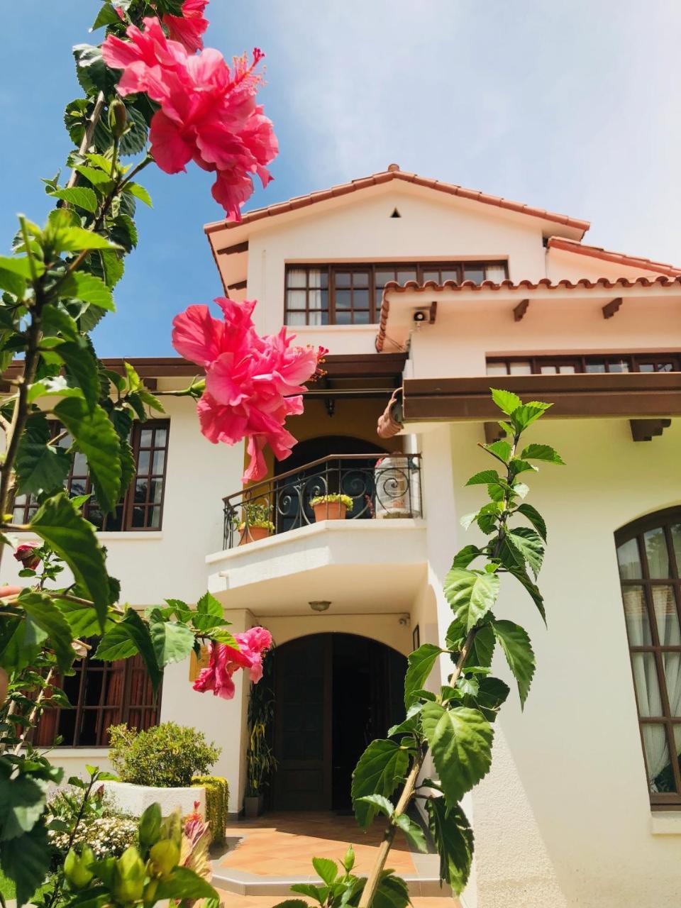 Hotel Boutique La Casa De Margarita โกชาบัมบา ภายนอก รูปภาพ